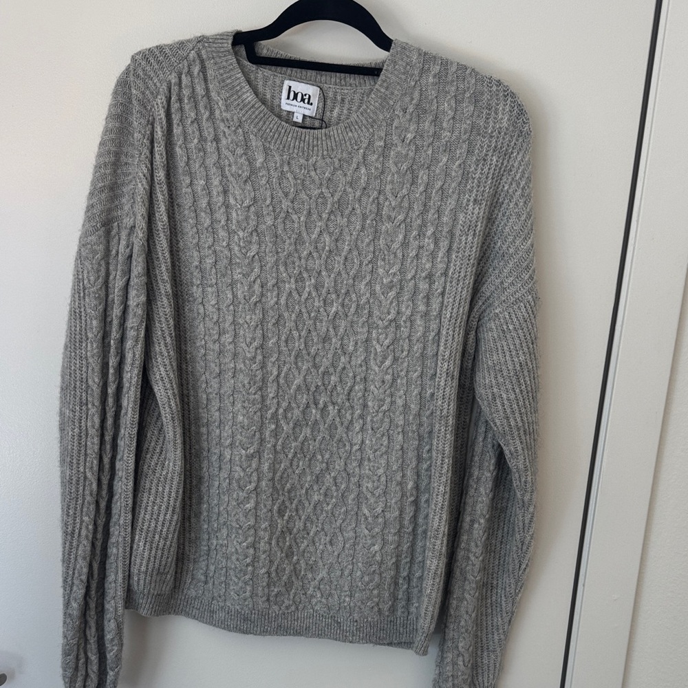 boa. Men's Light Gray Cable Crewneck Sweater